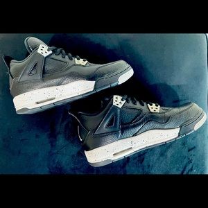Air Jordan 4 Retro BG 'Oreo' - Size 5.5Y